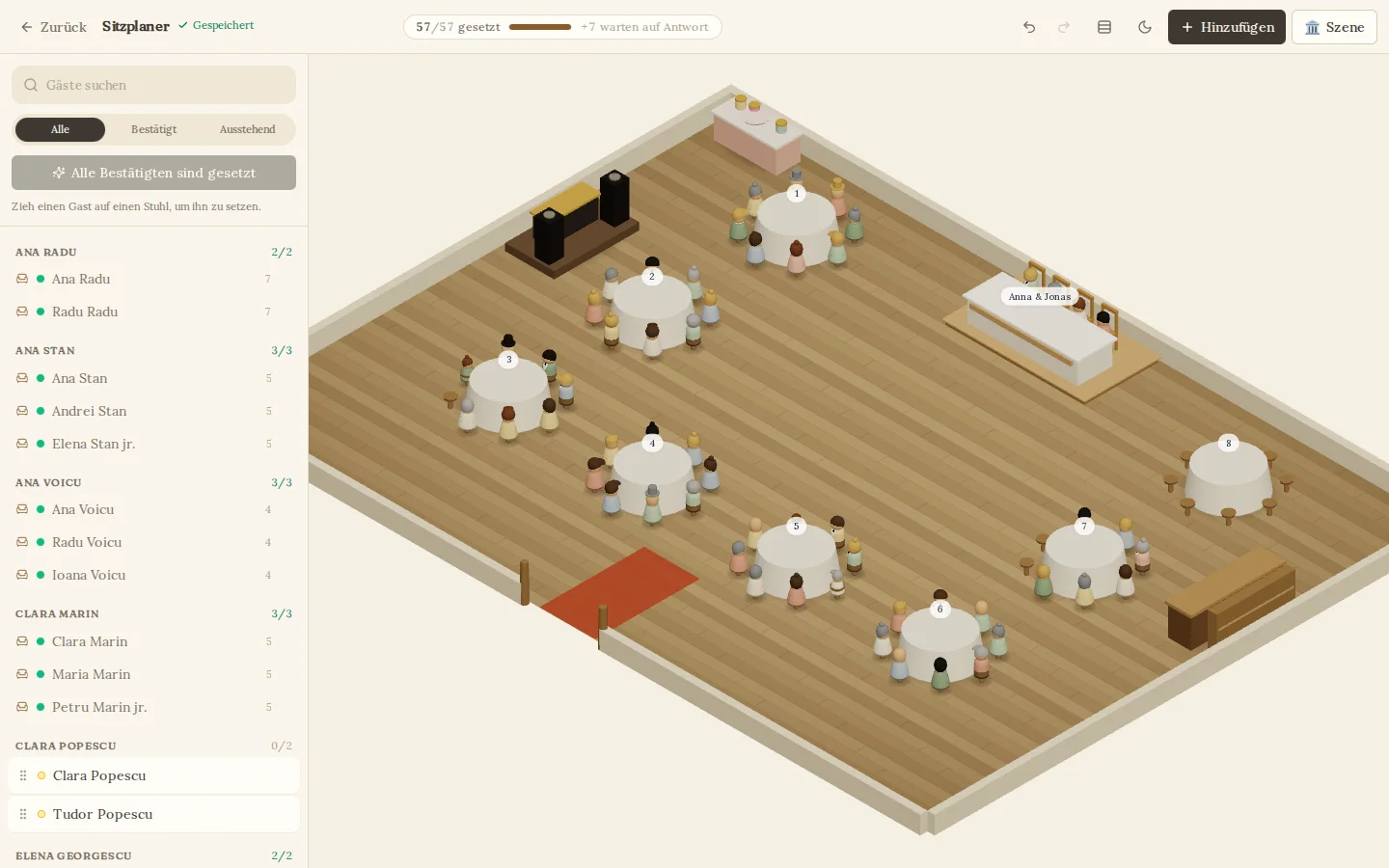 Der visuelle Sitzplaner von Saventify: ein maßstabsgetreuer Hochzeitssaal mit runden Tischen, gesetzten Gästen und dem Brauttisch
